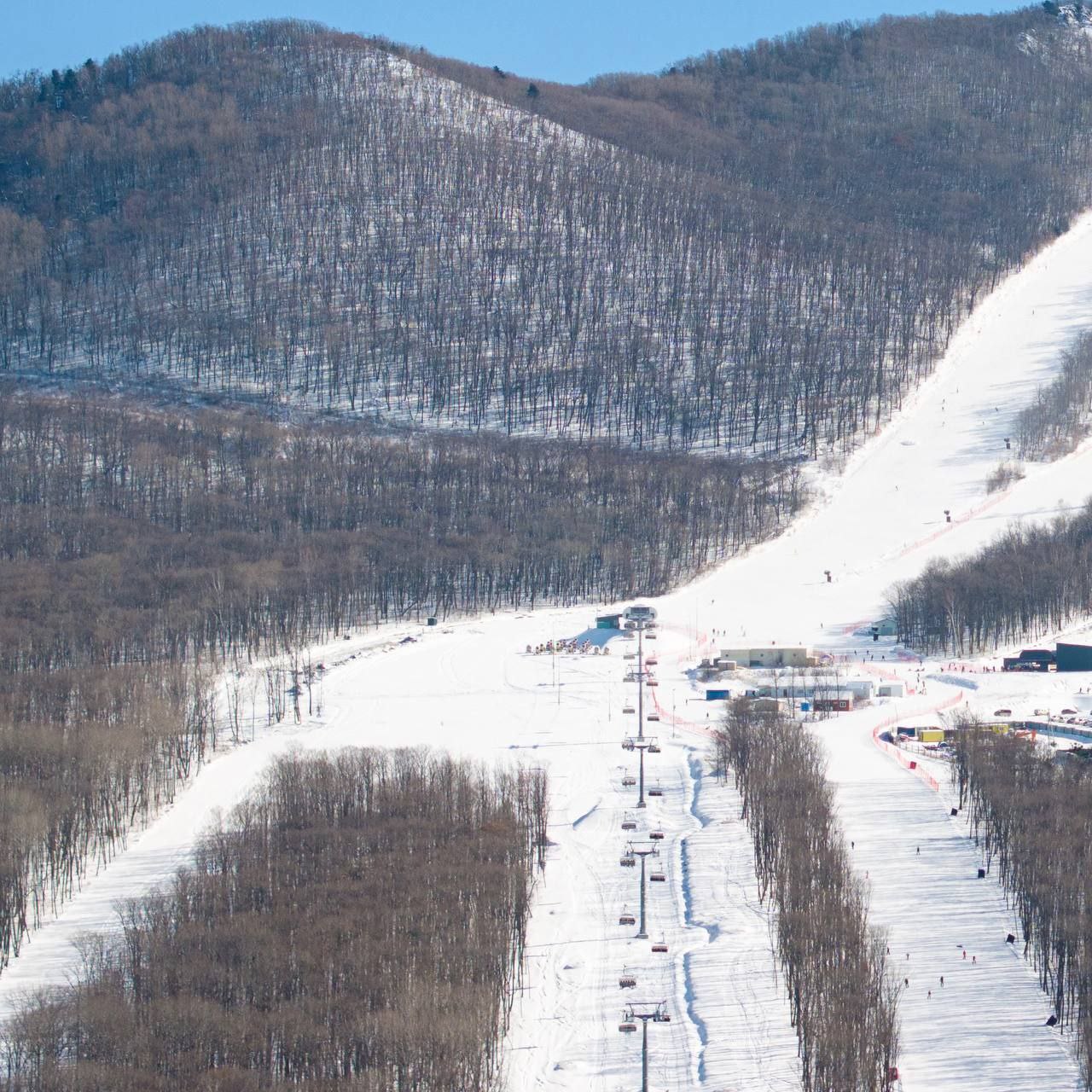 24 февраля горнолыжный курорт "Арсеньев" закрыт на техническое обслуживание. С 25 февраля работаем в обычном режиме.